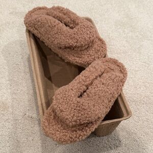 SKIMS Cozy Brown Fuzzy Slippers